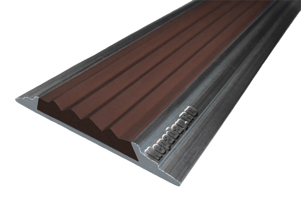 Алюминиевый накладной угол АУ42 с одной ставкой темно-коричневого цвета против скольжения