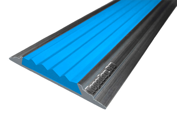 Алюминиевый накладной угол АУ42 с одной ставкой голубого цвета против скольжения