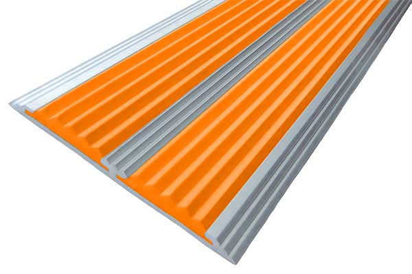 Алюминиевый накладной угол с двумя вставками оранжевого цвета против скольжения