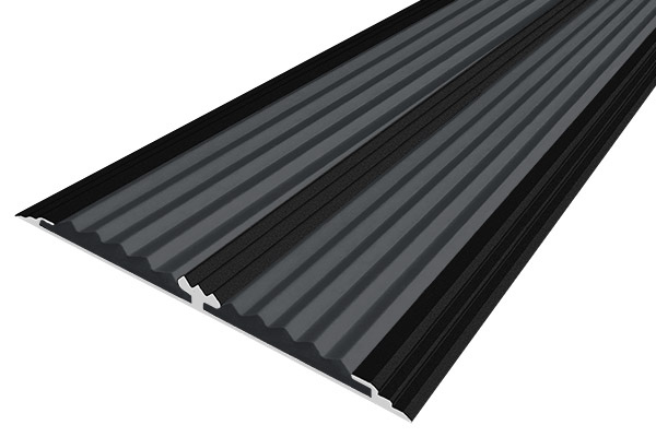 Алюминиевый накладная полоса в порошковой окраске цвета черный глянец с двумя вставками против скольжения