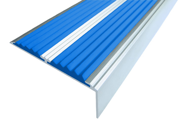 Алюминиевый накладной угол с двумя вставками синего цвета против скольжения