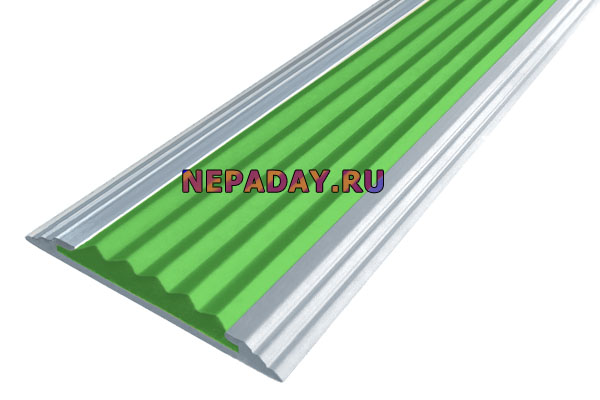 Алюминиевая накладная полоса Стандарт с одной зеленой вставкой против скольжения