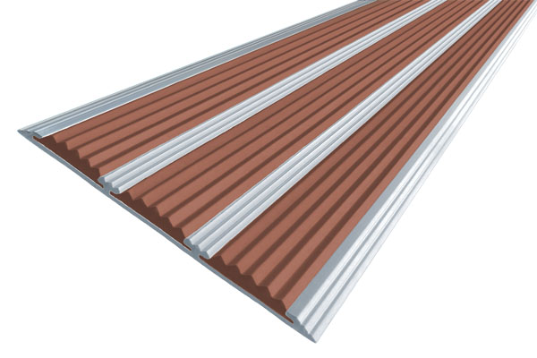 Алюминиевая накладная полоса с тремя вставками коричневого цвета против скольжения