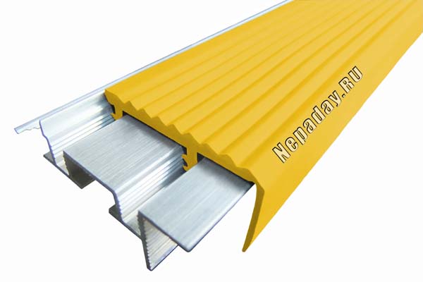 Алюминиевый закладной профиль SafeStep желтый