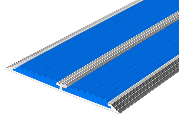 Алюминиевая накладная полоса 86 мм Премиум с двумя синими вставками против скольжения