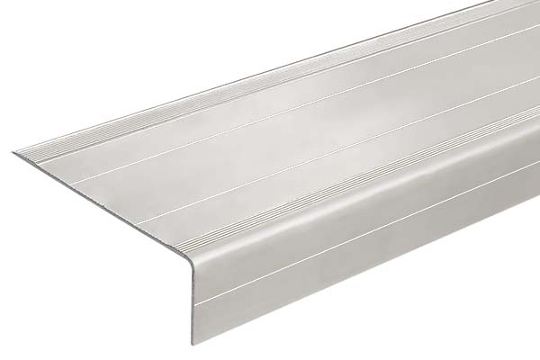 Алюминиевый анодированный накладной угол АУ71 для противоскользящих лент шириной 25 мм, цвет матовое серебро